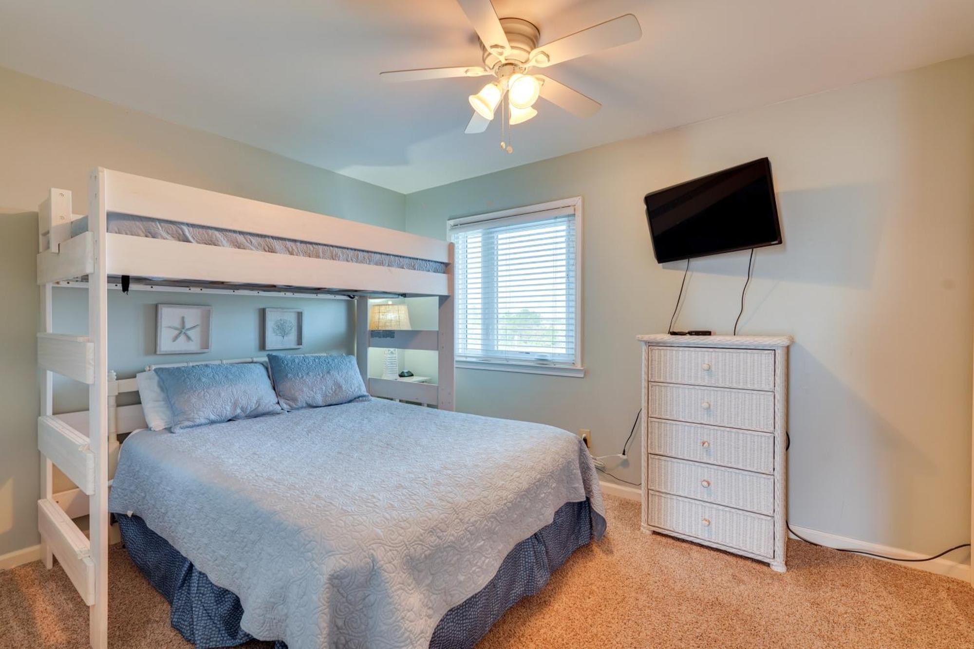 Apartment 2-story Beachfront In Pcb With Community Pool! Panama City Beach