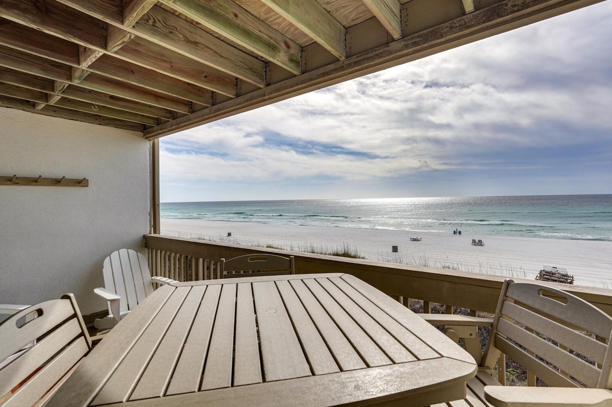 2-story Beachfront In Pcb With Community Pool! Apartment