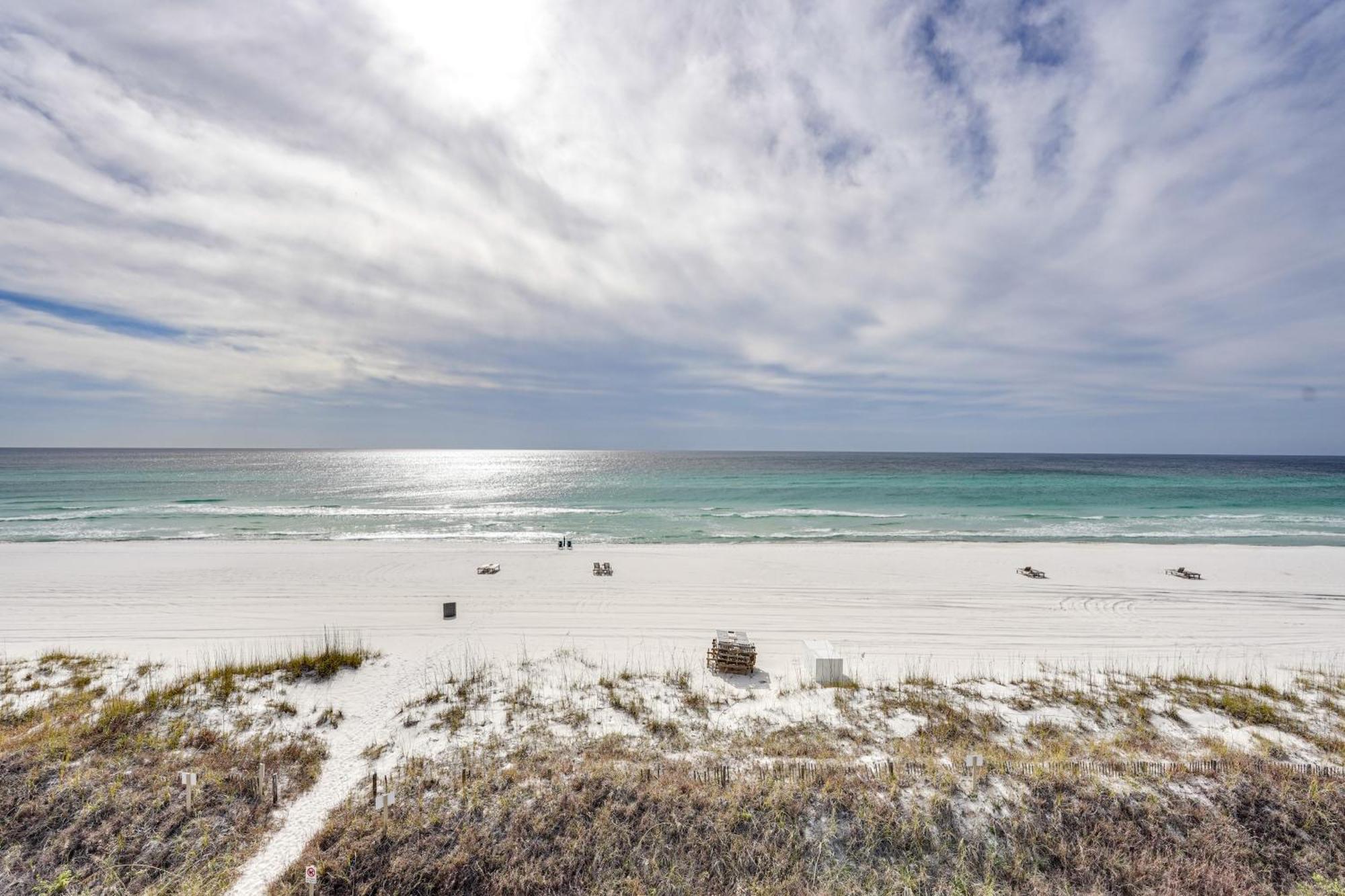 2-story Beachfront In Pcb With Community Pool! Apartment *