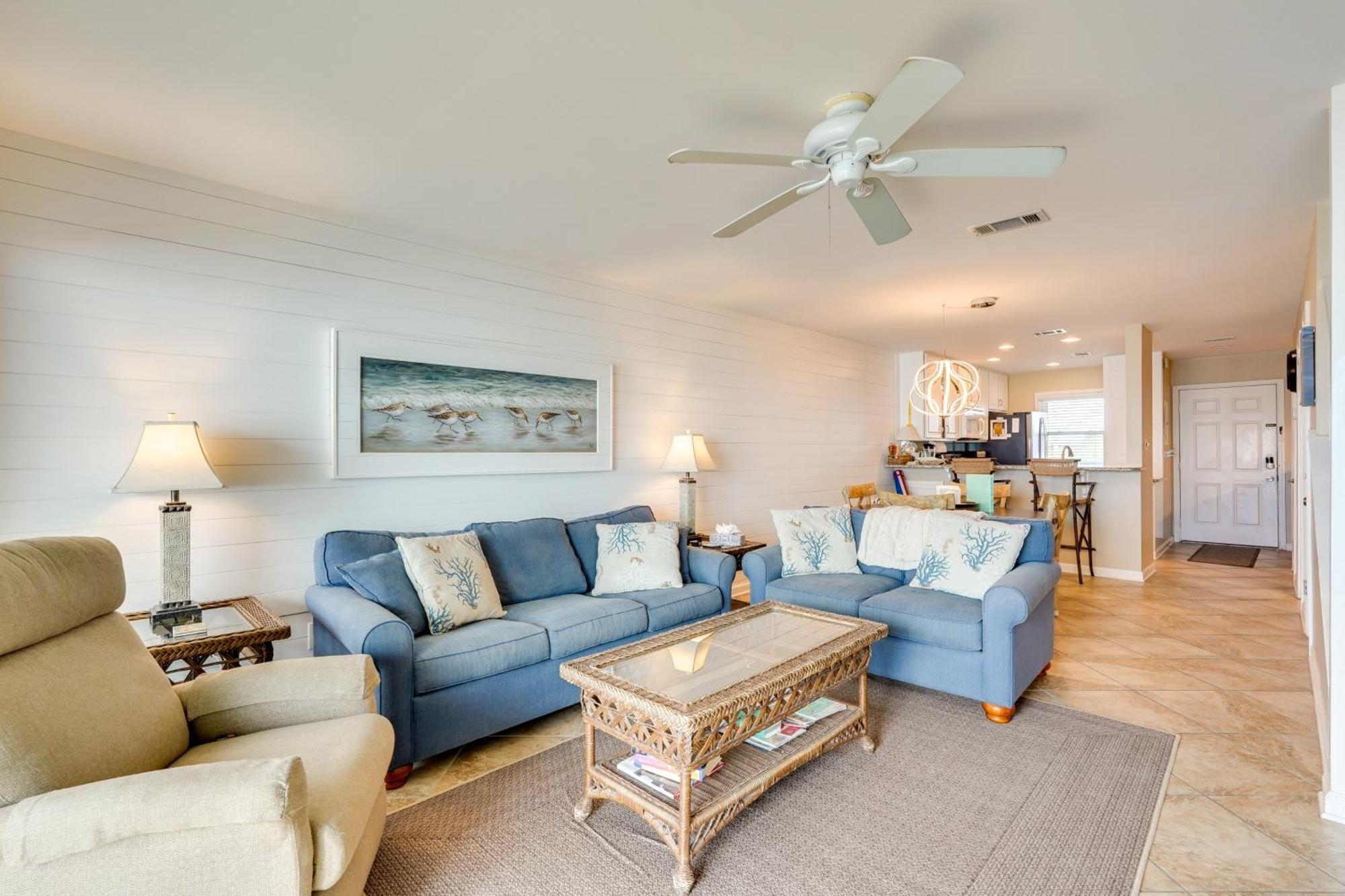 Apartment 2-story Beachfront In Pcb With Community Pool! *