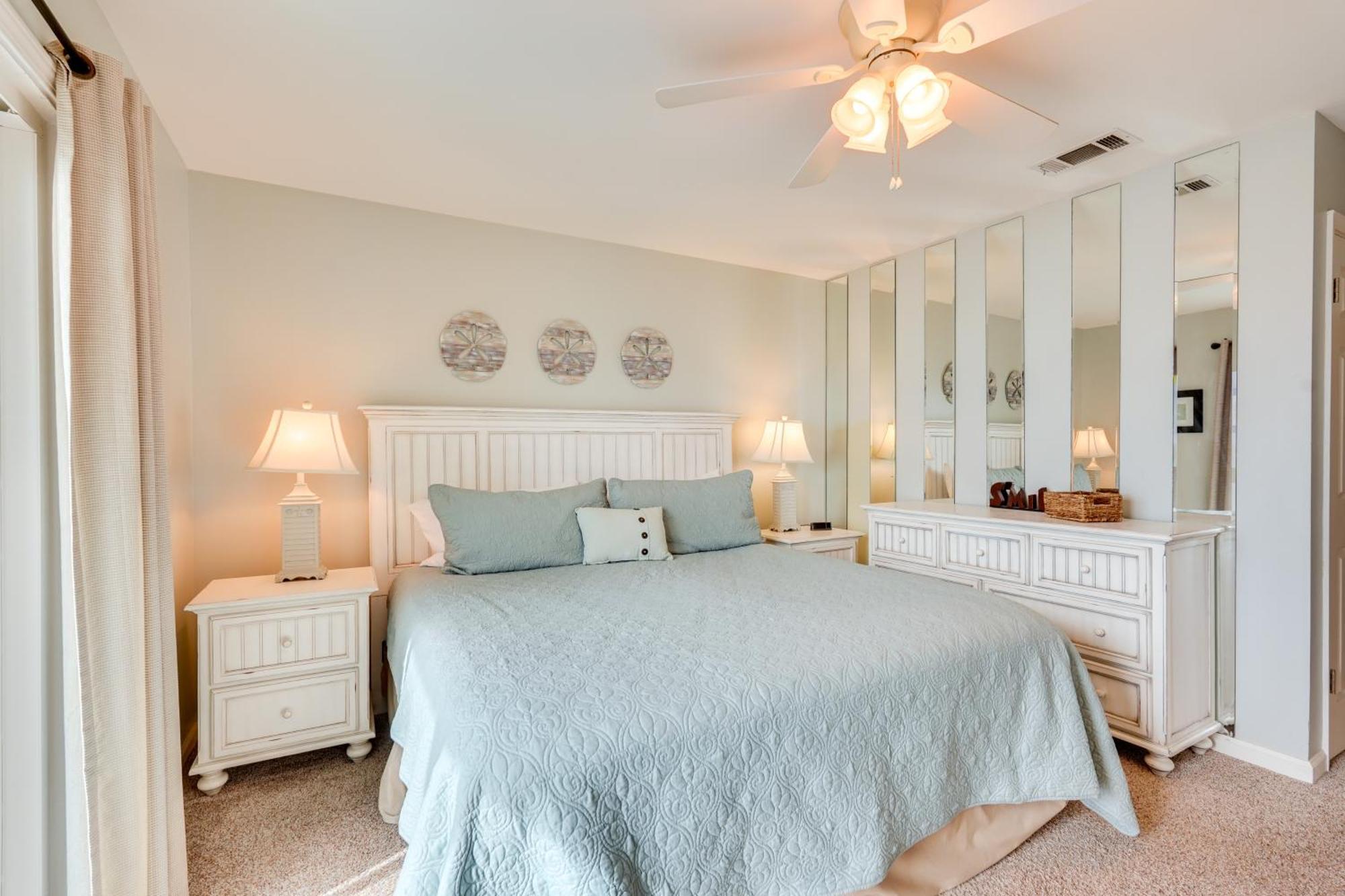 2-story Beachfront In Pcb With Community Pool! Apartment *