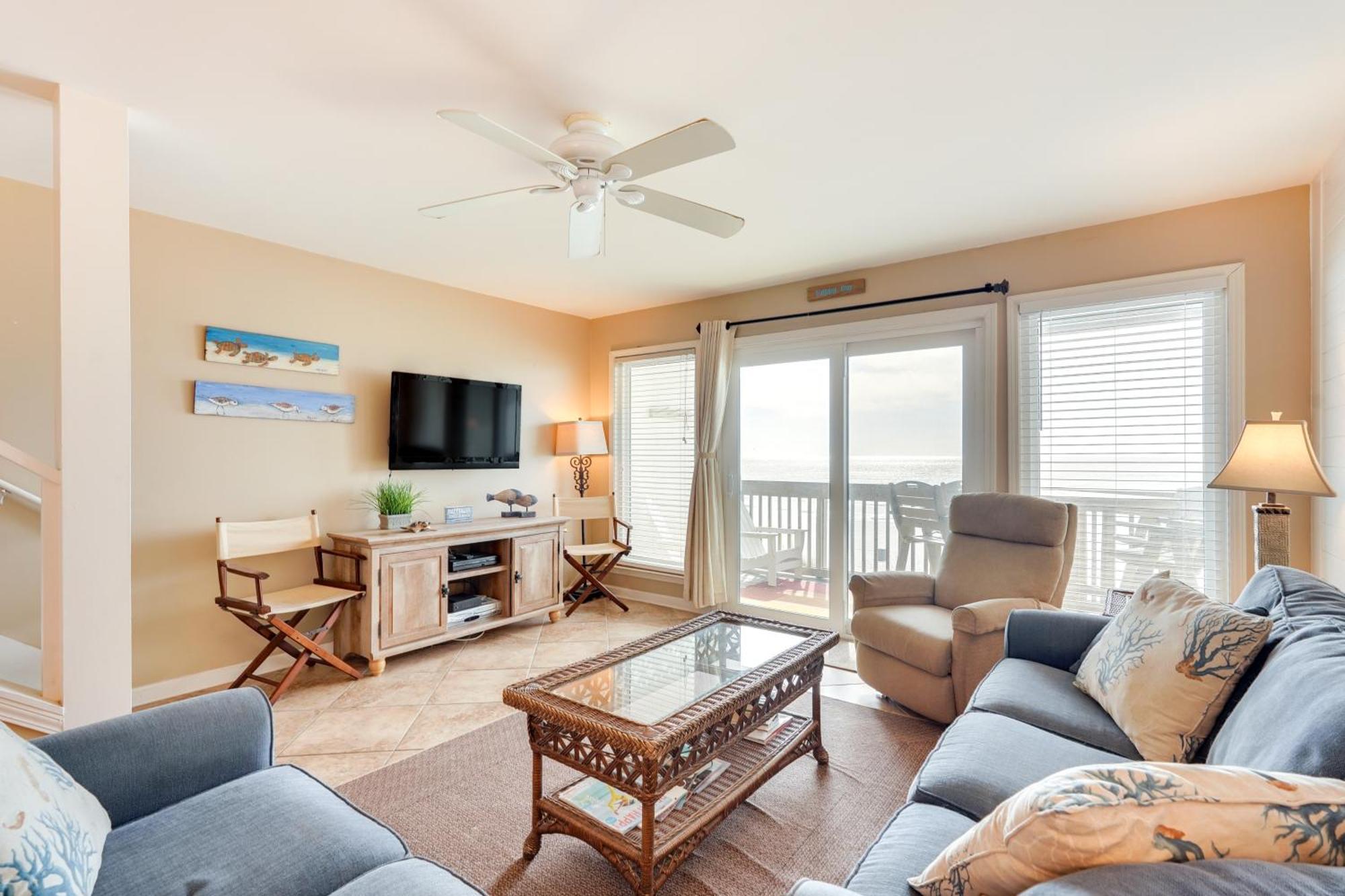Apartment 2-story Beachfront In Pcb With Community Pool! *