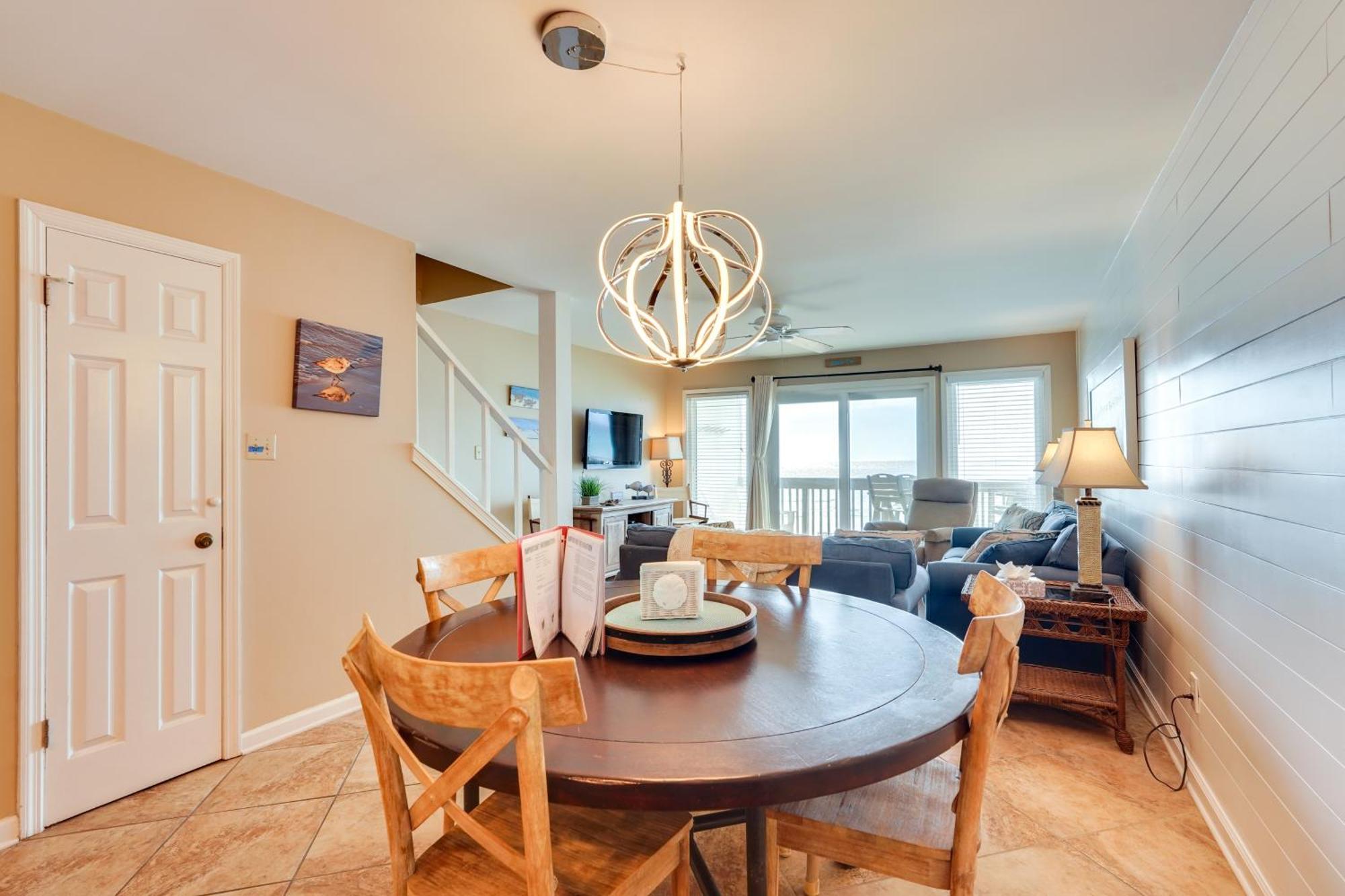 2-story Beachfront In Pcb With Community Pool! Apartment Panama City Beach