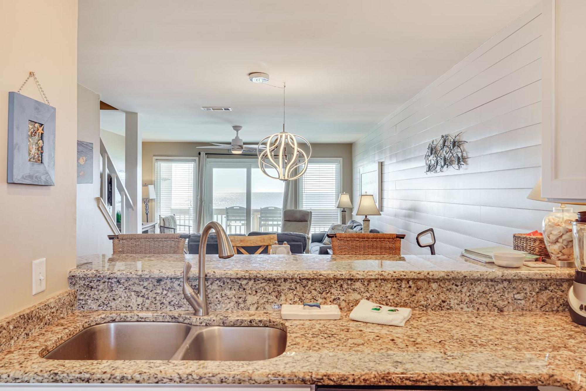 Apartment 2-story Beachfront In Pcb With Community Pool!
