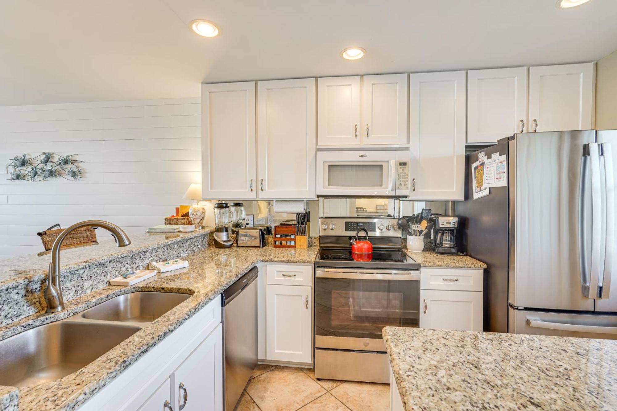 Apartment 2-story Beachfront In Pcb With Community Pool! *